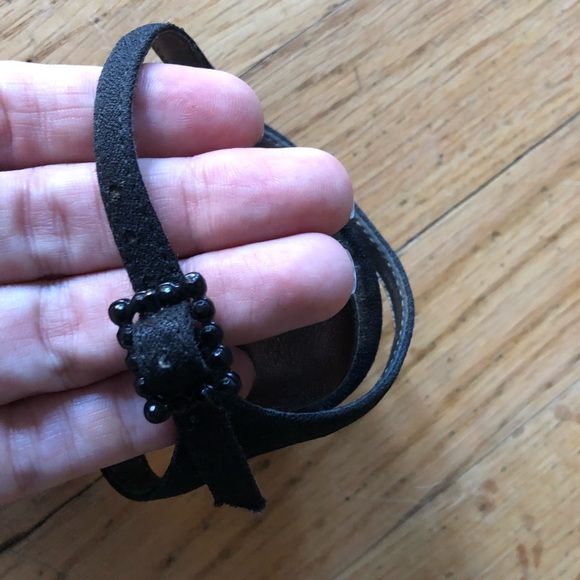 Girls dress shoe with heel. - Picture 3 of 5